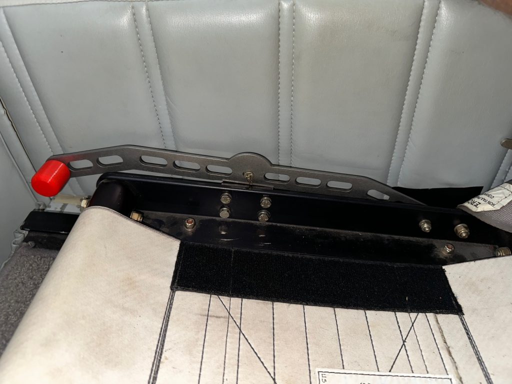Lever installed - RH seat of an RV10